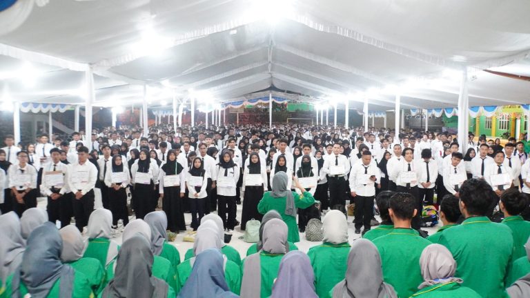 PKKMB UIS 2023: Sebanyak 1067 Mahasiswa Baru UIS Siap Menjadi Generasi Unggul, Bermartabat dan Berprestasi