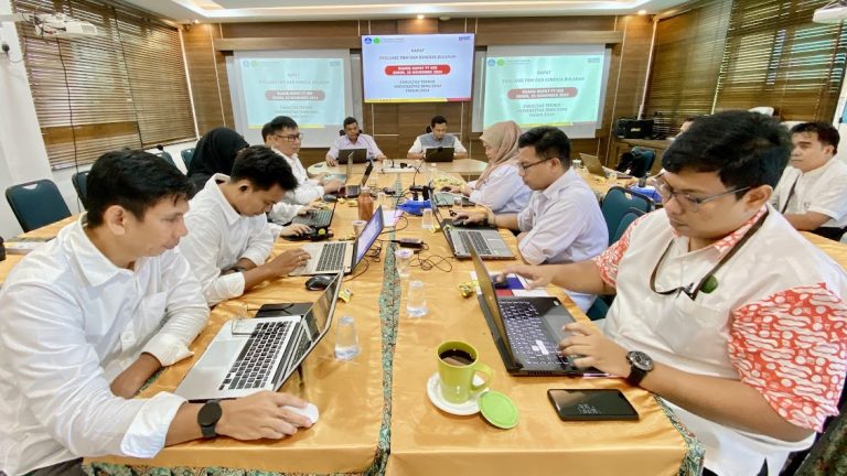 FT UIS Gelar Rapat Evaluasi: Pantau Sinergi Target dan Realisasi Program