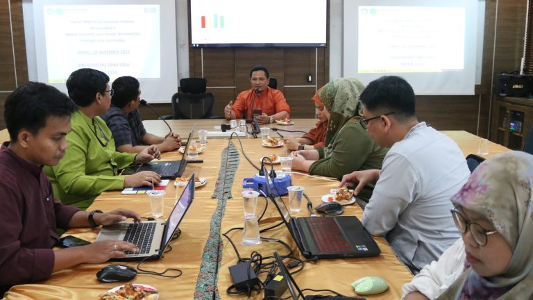 Rapat Penentuan Wisudawan Terbaik: FT UIS Seleksi Lulusan TI dan TF